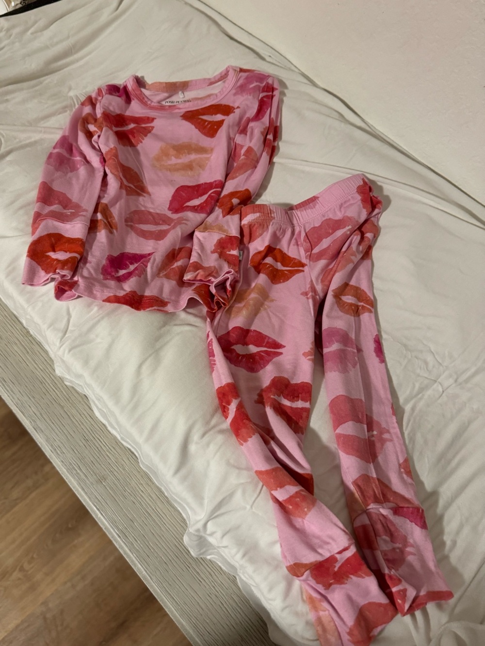 posh peanut lips smooch pjs 2T